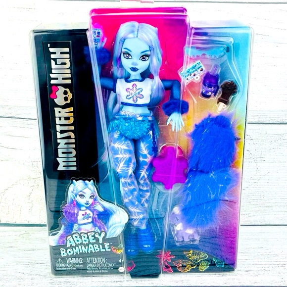 Monster High Abbey Bominable Yeti with Pet Mammoth Tundra & Accessories NEW - Picture 1 of 11